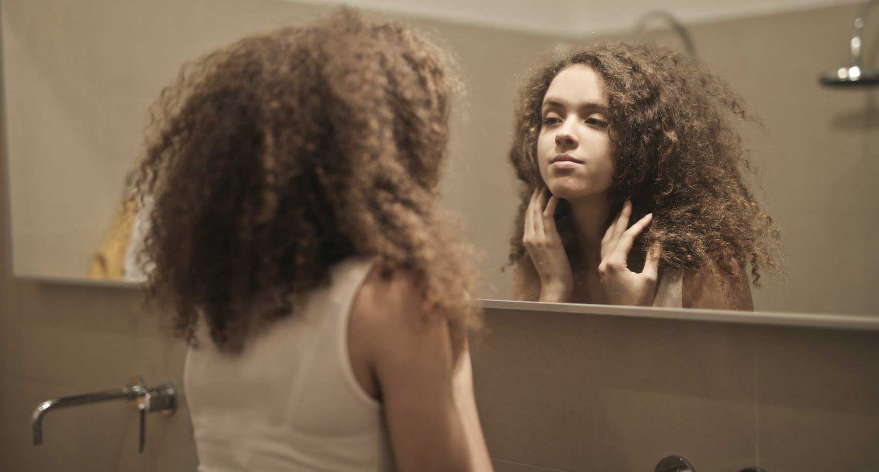 6-Ways-to-Stop-Obsessing-Over-What-You-See-in-the-Mirror
